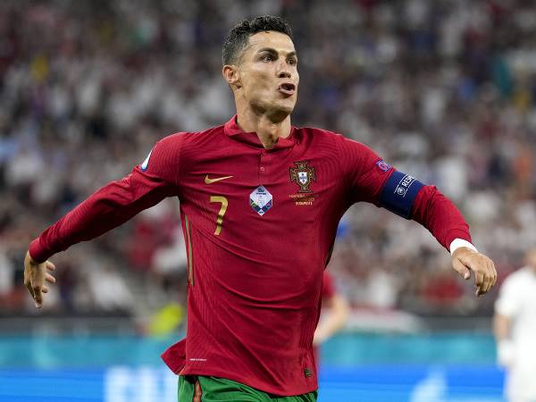 Tin bóng đá sáng 5/7: Ronaldo muốn gia hạn hợp đồng với Juventus