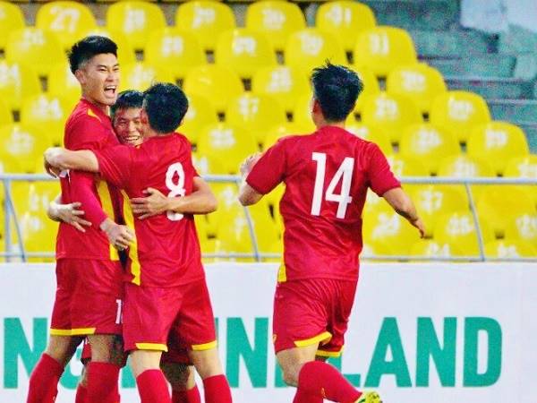 Bóng đá Việt Nam sáng 3/11: U23 Việt Nam nối dài kỷ lục