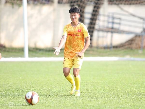 Tin bóng đá trong nước 28/4: Tiền vệ U22 Việt Nam cảnh giác trước đối thủ Lào